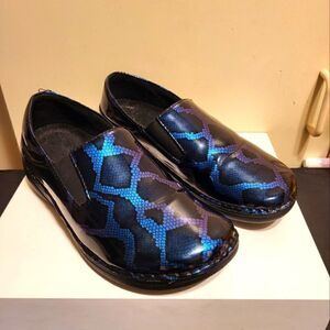 Spring Step Ferrara-Racer Blue Phython Print Patent Clogs sz.7.5 MSRP $100